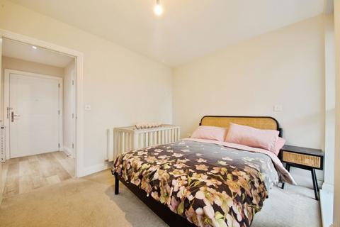 1 bedroom flat for sale, Montmorency Gardens, London N11