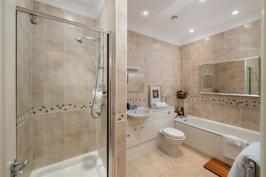 5 Littleton Grange internals4.jpg