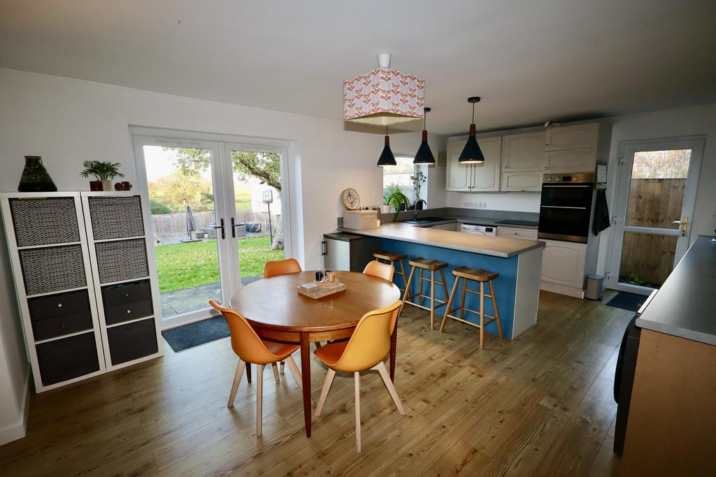 Kitchen / dining area