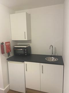 Studio to rent, Albany Road, Old Windsor SL4