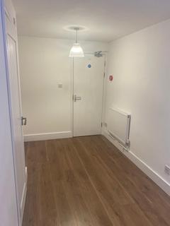 Studio to rent, Albany Road, Old Windsor SL4