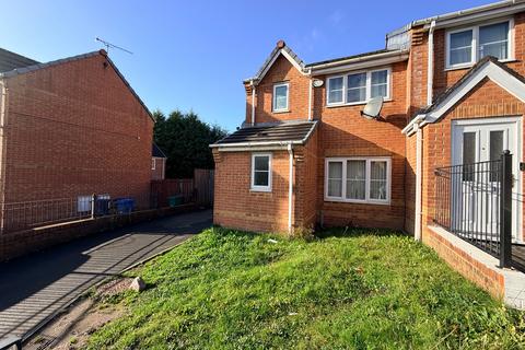 3 bedroom end of terrace house to rent, Everside Drive, M8 8ES