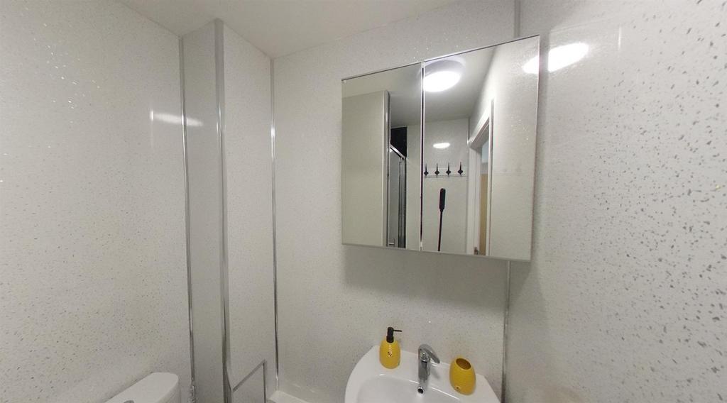 Typical bathroom bathfield.jpg