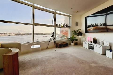 2 bedroom apartment for sale, Havannah Street, Cardiff CF10