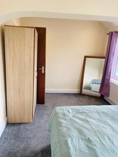 1 bedroom in a house share to rent, Springwell Road, Hounslow TW5