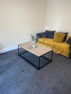 1 bedroom in a house share to rent, Springwell Road, Hounslow TW5