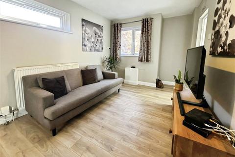 3 bedroom end of terrace house to rent, Kings Avenue, Hertfordshire WD18