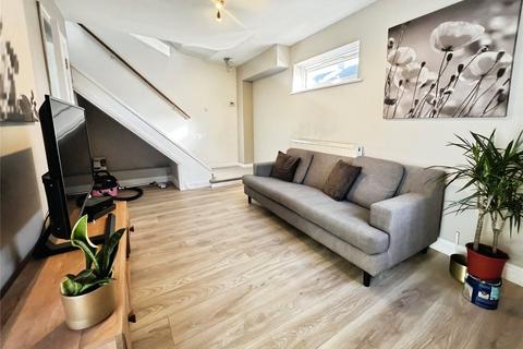 3 bedroom end of terrace house to rent, Kings Avenue, Hertfordshire WD18