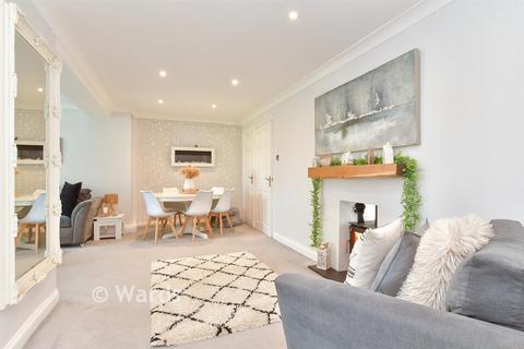 4 bedroom end of terrace house for sale, Irvine Road, Rochester ME3