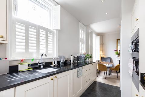 2 bedroom flat to rent, Cyril Mansions, Prince of Wales Drive, London, SW11