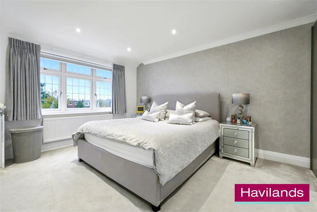 Cranleigh Gardens N21 1 DR-14.jpg