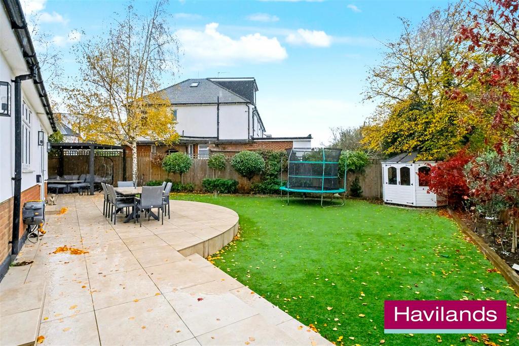 Cranleigh Gardens N21 1 DR-2.jpg