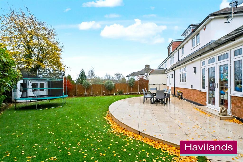 Cranleigh Gardens N21 1 DR-4.jpg
