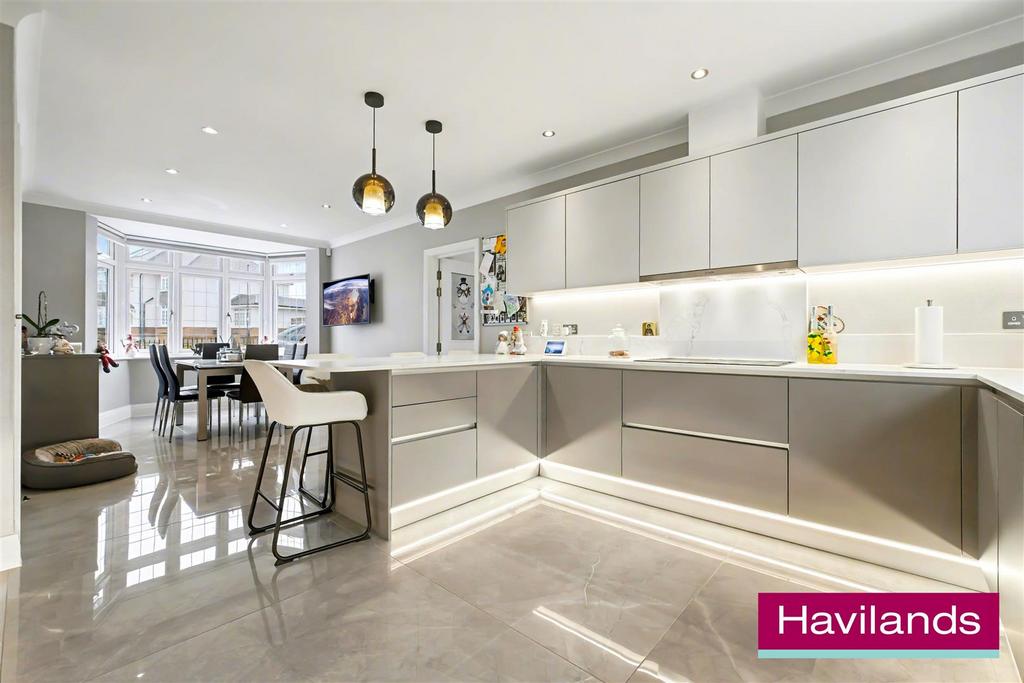 Cranleigh Gardens N21 1 DR-21.jpg