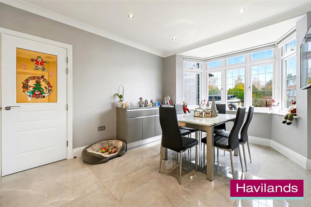 Cranleigh Gardens N21 1 DR-5.jpg