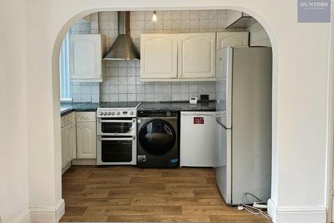 3 bedroom house to rent, Bradford Road, Pudsey