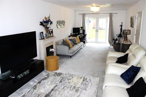 4 bedroom house to rent, Simmonds Way