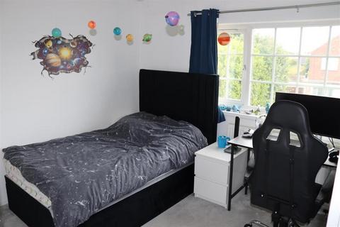 4 bedroom house to rent, Simmonds Way