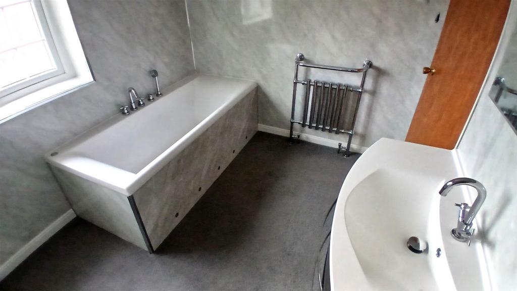 Bathroom 2.JPG