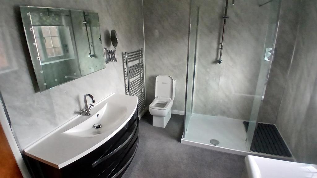 Bathroom New 1.jpg