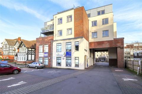 2 bedroom flat to rent, Guildford Road, Woking GU22