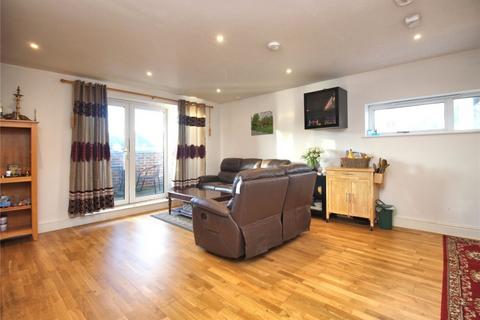 2 bedroom flat to rent, Guildford Road, Woking GU22