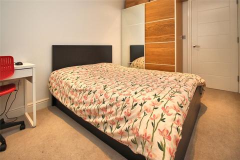 2 bedroom flat to rent, Guildford Road, Woking GU22
