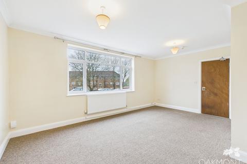 6 bedroom semi-detached house to rent, Broseley Road, Romford