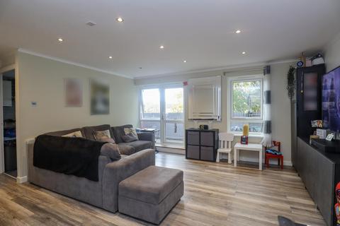 3 bedroom maisonette for sale, Olley Close, Wallington