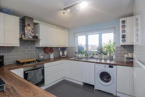 3 bedroom maisonette for sale, Olley Close, Wallington