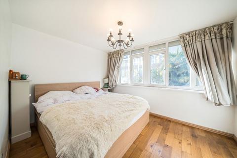 3 bedroom maisonette for sale, Carey Gardens, London SW8