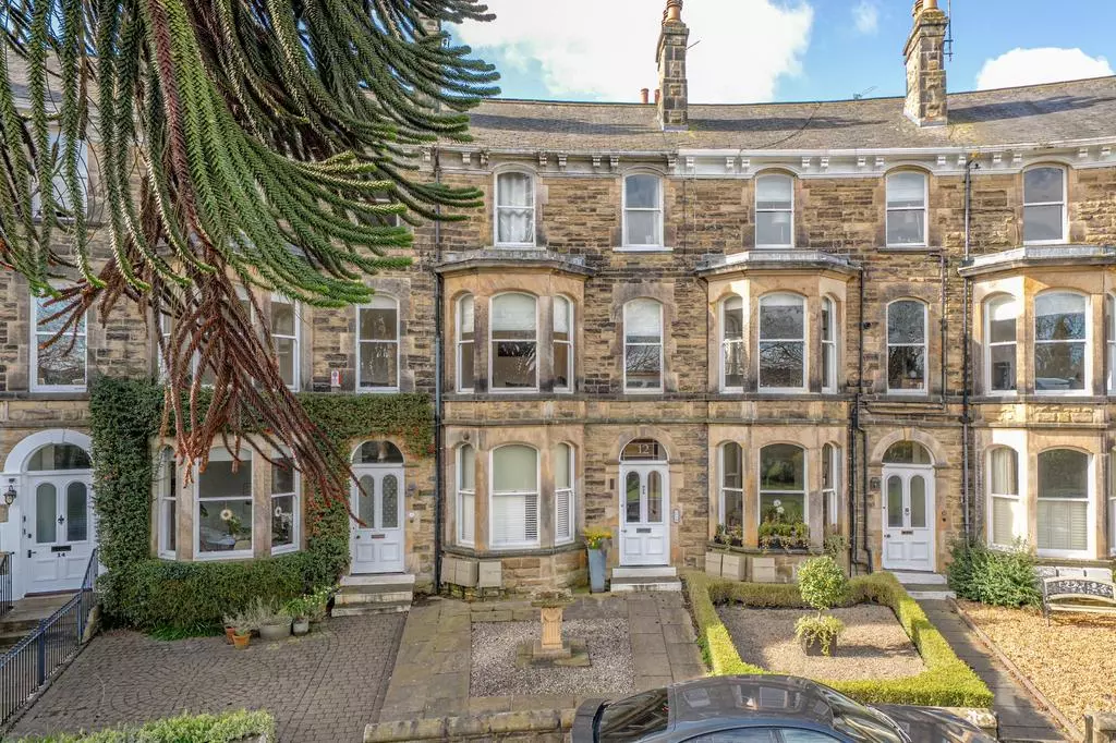 Royal Crescent, Harrogate, HG2 1 bed flat for sale - £250,000