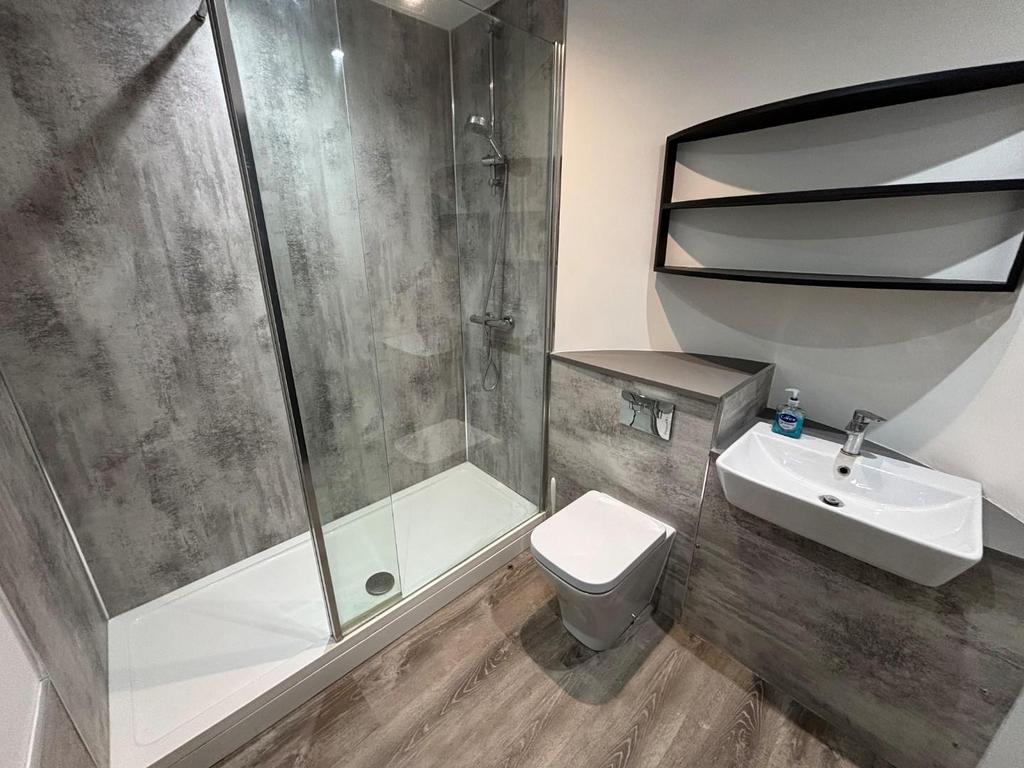 Bathroom 1.jpg