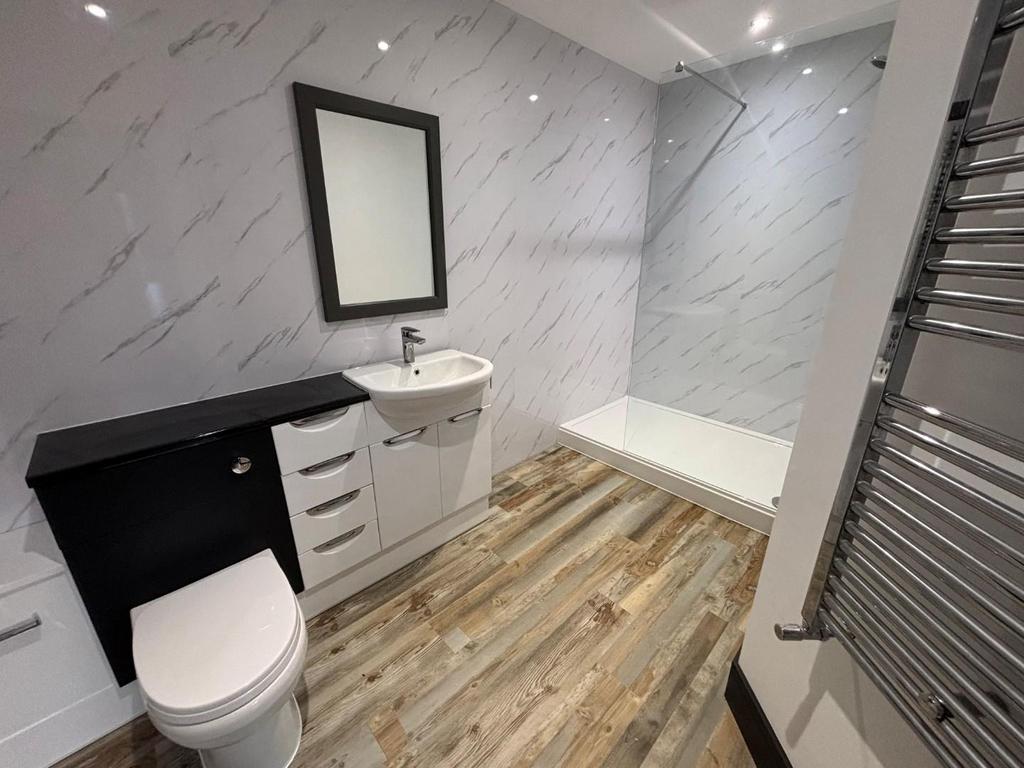 Bathroom 2.jpg