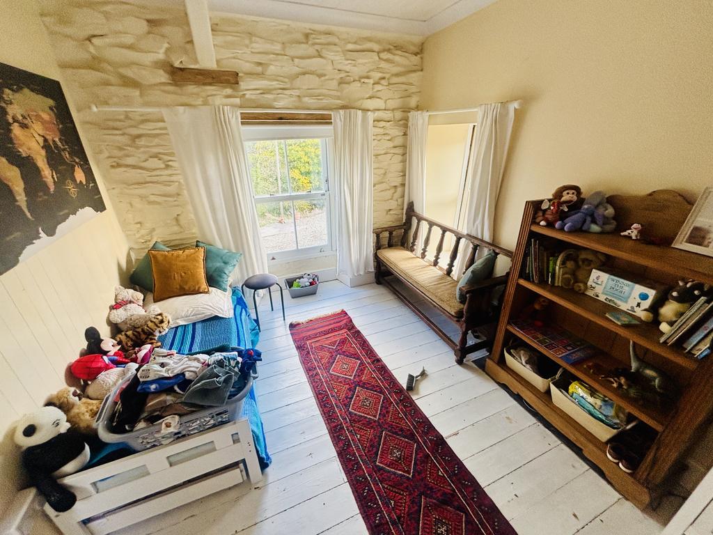 Front bedroom 2