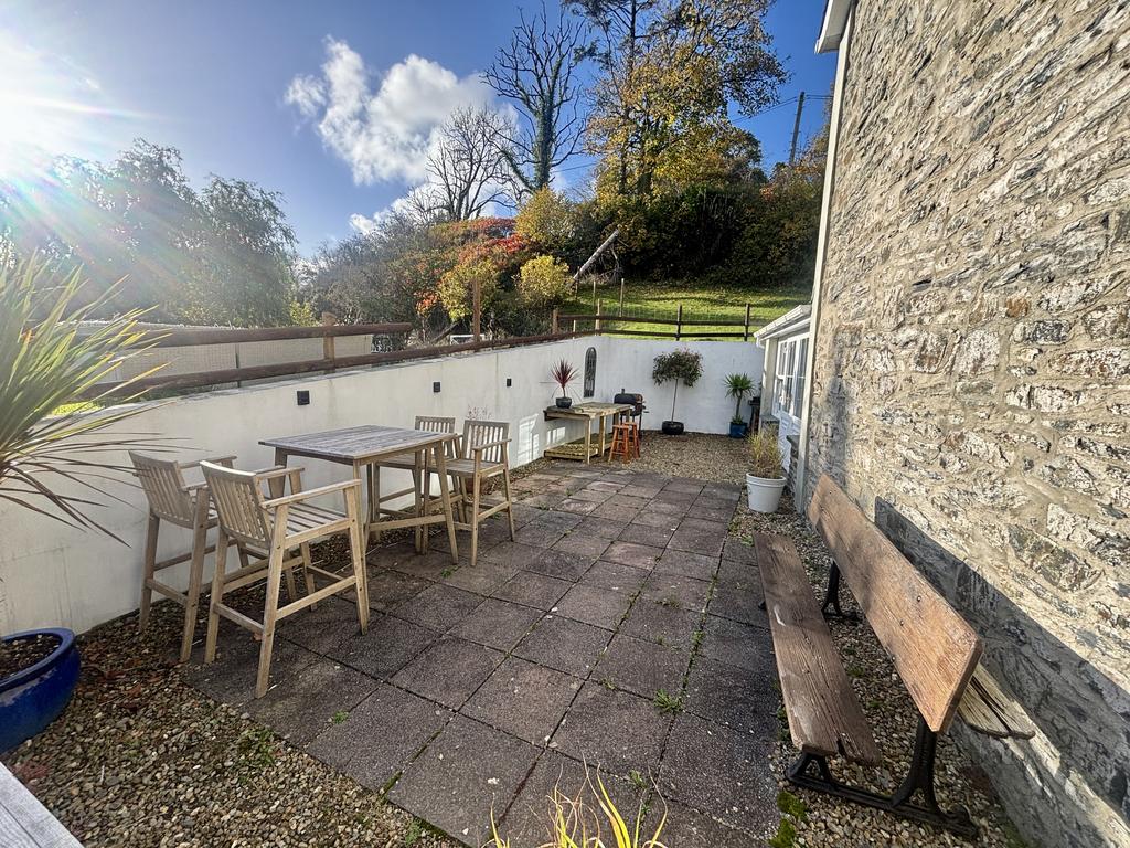 Outdoor dining and entertaining