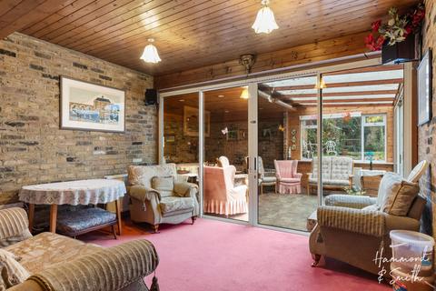 4 bedroom detached house for sale, Harlow Common, Harlow CM17