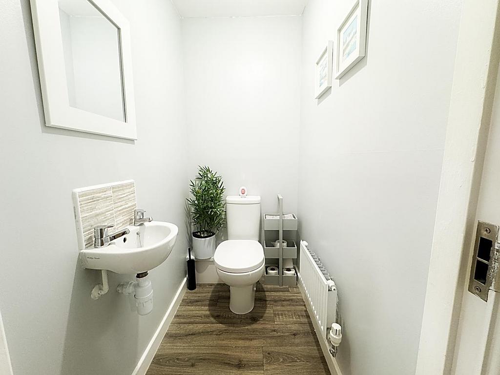 Downsta Irs WC