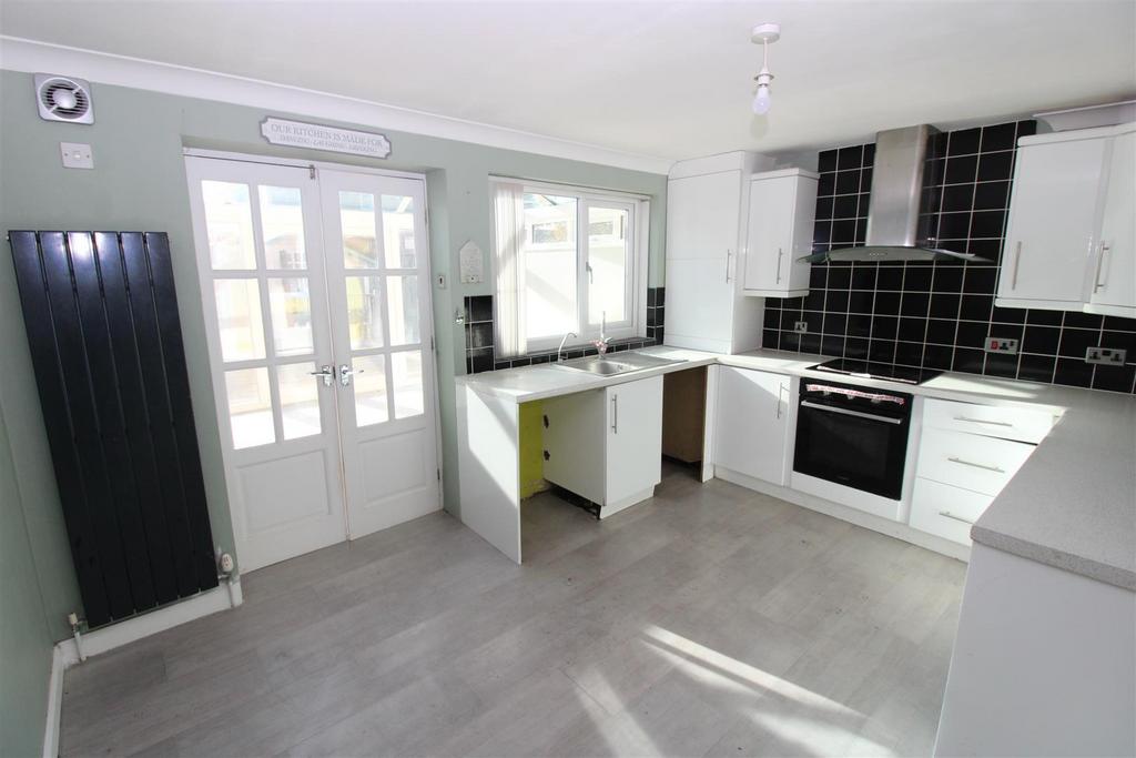 Fitted Dining Kitchen