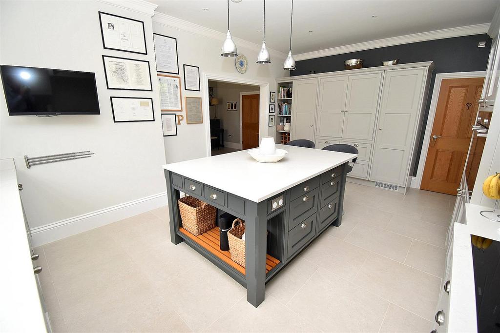 Kitchen 4.jpg