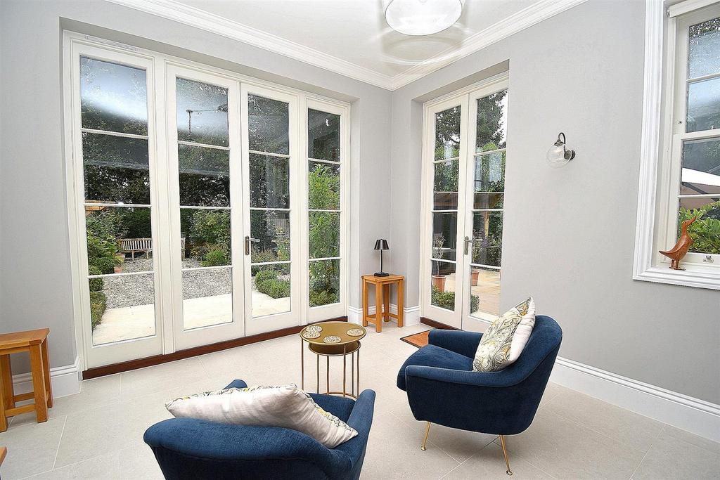Dining room garden end.jpg