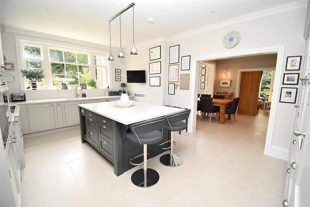 Kitchen 1.jpg