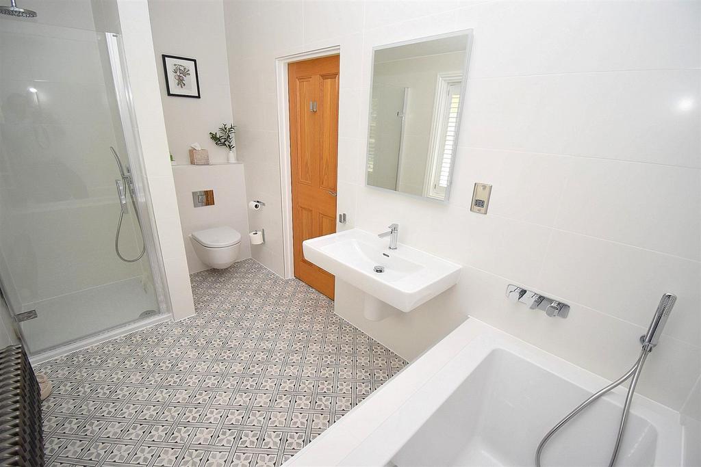 Family bathroom.jpg