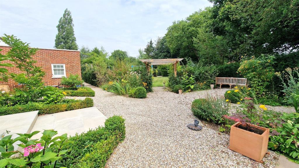GARDEN 1.jpg