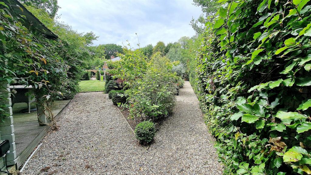 GARDEN 5.jpg
