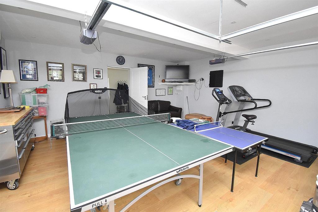 Double garage games room.jpg