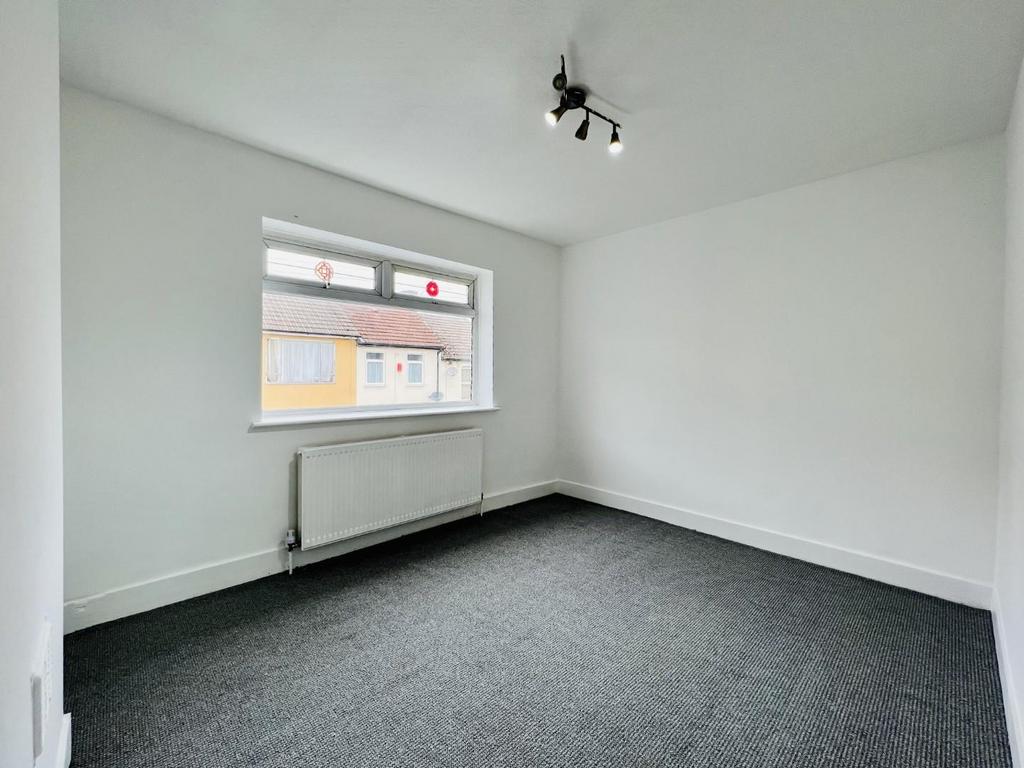Bedroom..jpeg
