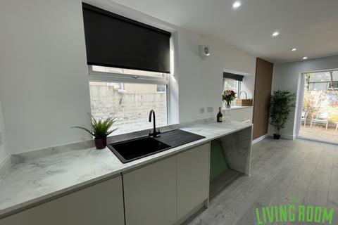 2 bedroom apartment to rent, Malefant Street, Cathays, Cardiff