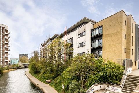 Commercial Road, London E14