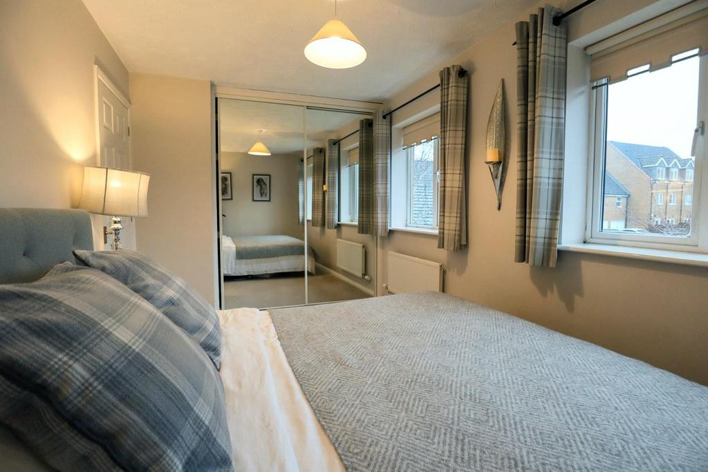 Bedroom 1 (2).jpg